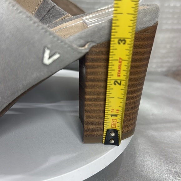 (E2) Vionic Perk Women's Kaia Light Grey Suede Peep Toe Platform Heel, Size 9 - Picture 5 of 15